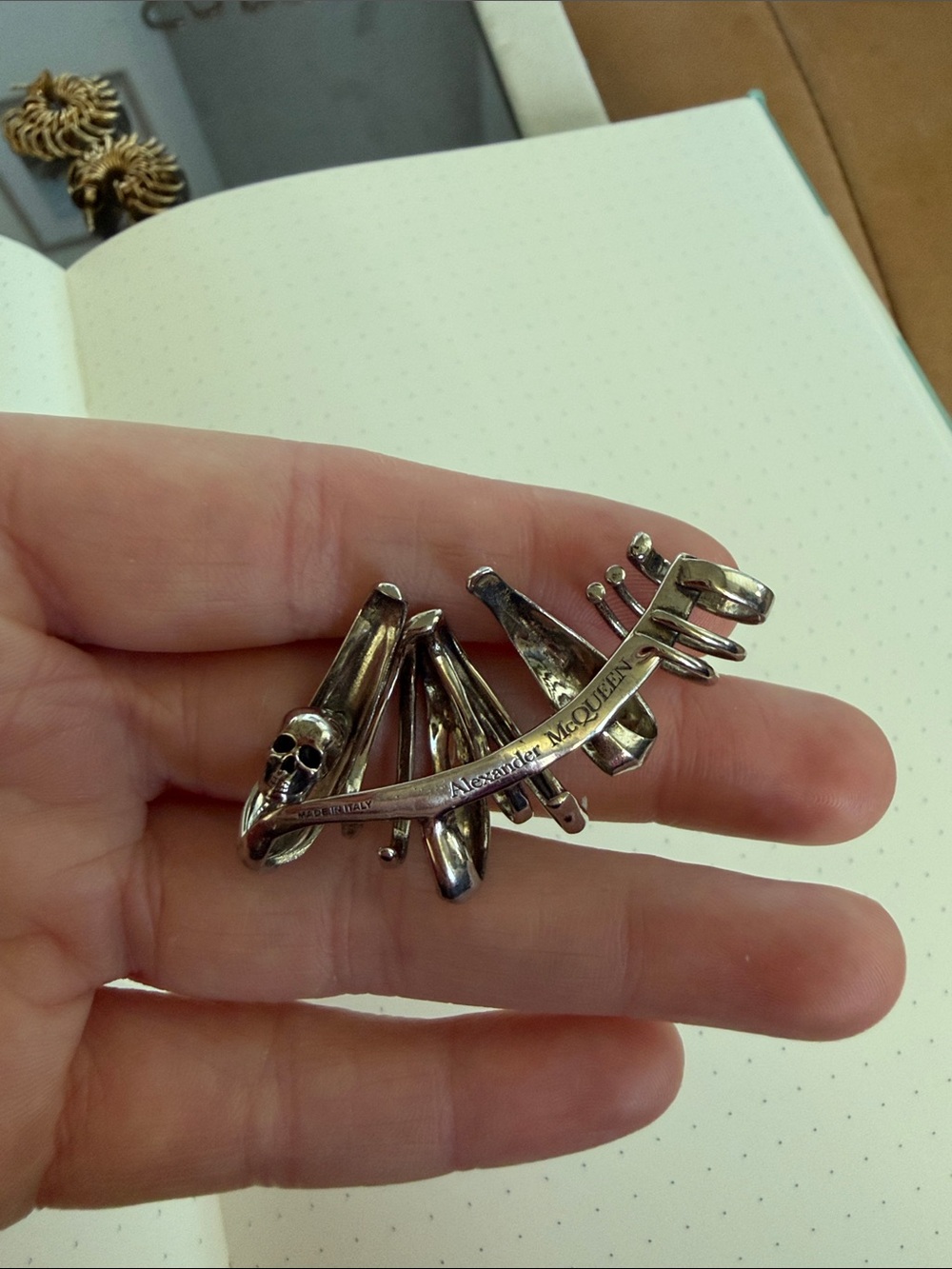 Alexander McQueen Modern Sculptural Silver Tone Ear Cuff - Picture 2 of 4